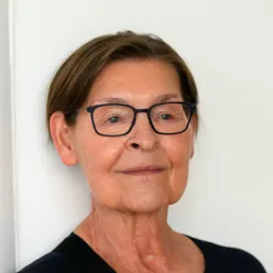 En person med briller