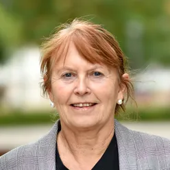 En person med rødt hår